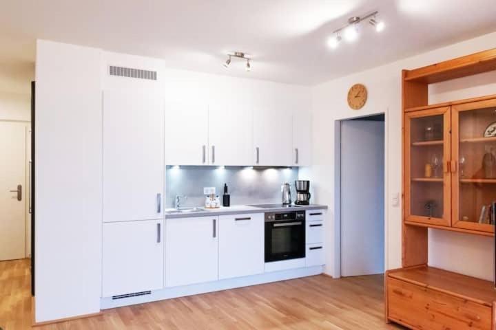 New, Quiet Flat Next To U1, Vic, Shopping Mall,... เวียนนา ภายนอก รูปภาพ